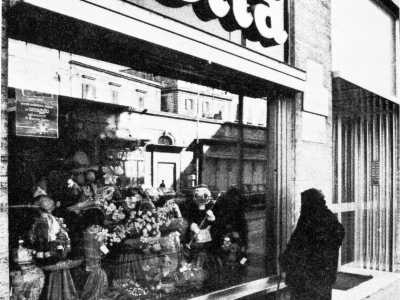 E cos� in poco tempo il Motta divenne, soprattutto nel fine settimana, il luogo pi� ambito dove assaporare ricchi aperitivi e acquistare dolci (foto di Renato Rotolo)